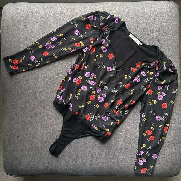 ASTR Floral V Neck Bodysuit Medium - Picture 1 of 6